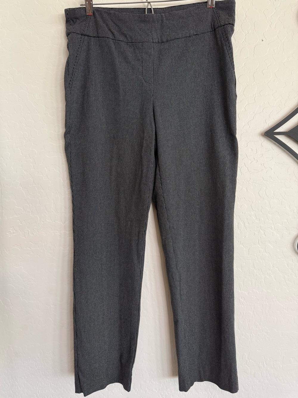 HILARY RADLEY Classic Women's Straight-Leg Cropped Pants - Grey/Black - Medium